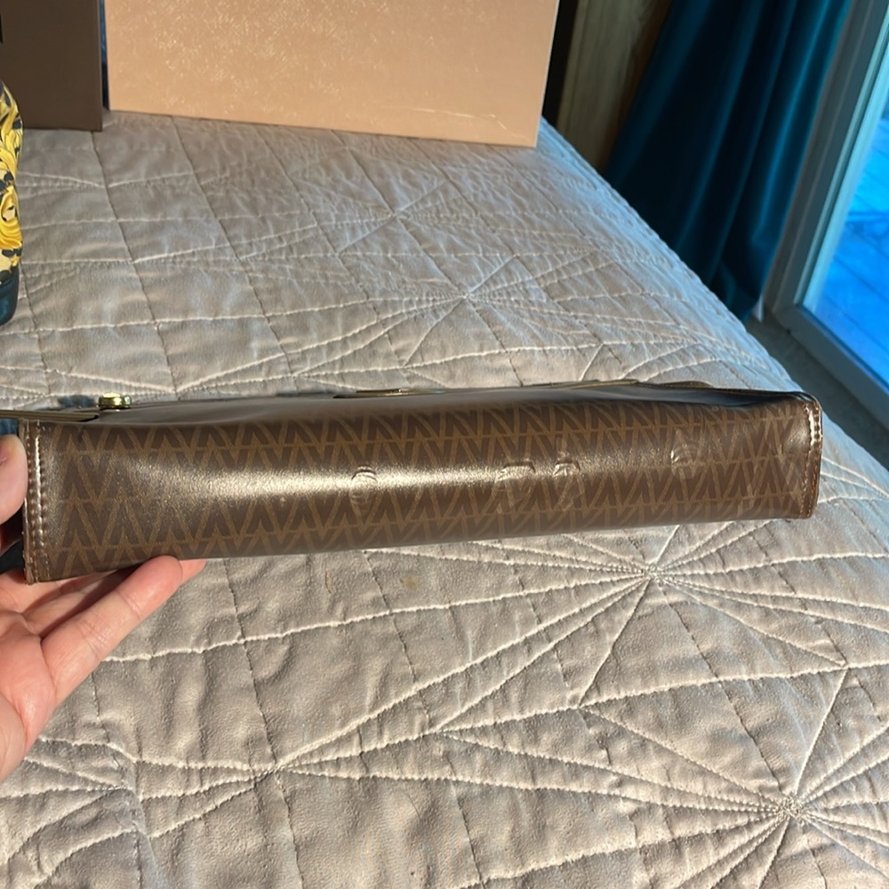Valentino Clutch - Picture 10 of 17